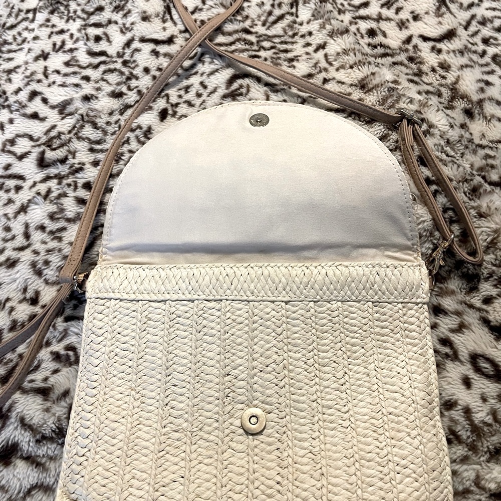 Crossbody Straw Purse/Clutch - Picture 4 of 5